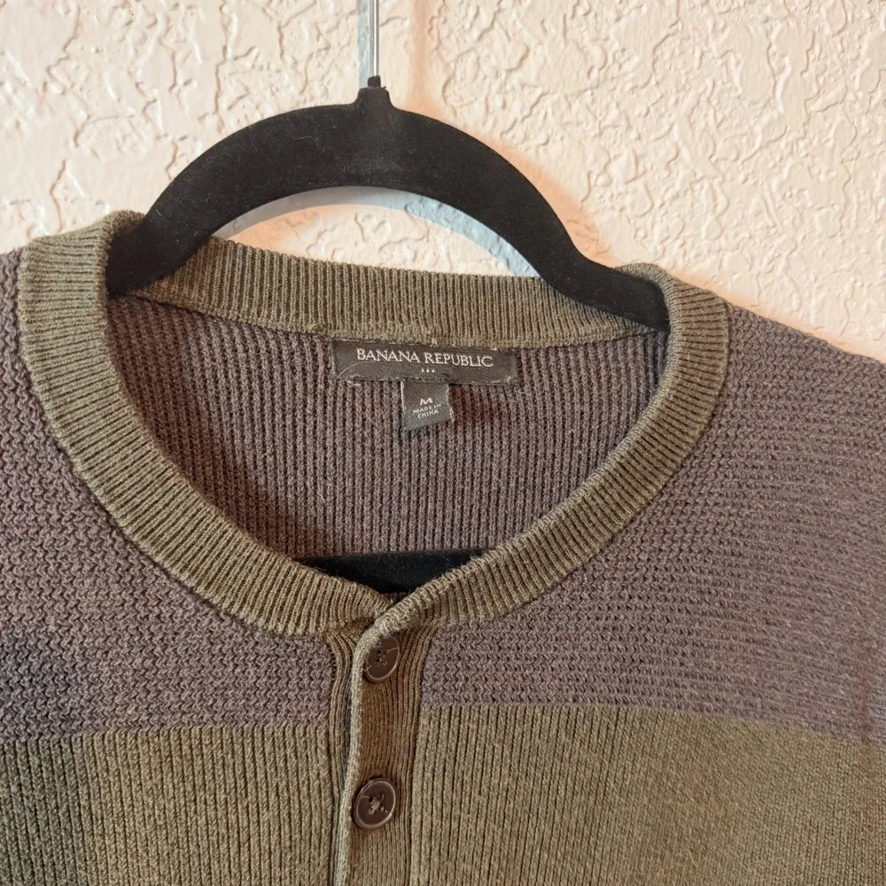Banana Republic Henley Colorblock Sweater Medium Olive Green Rugged Gorpcore